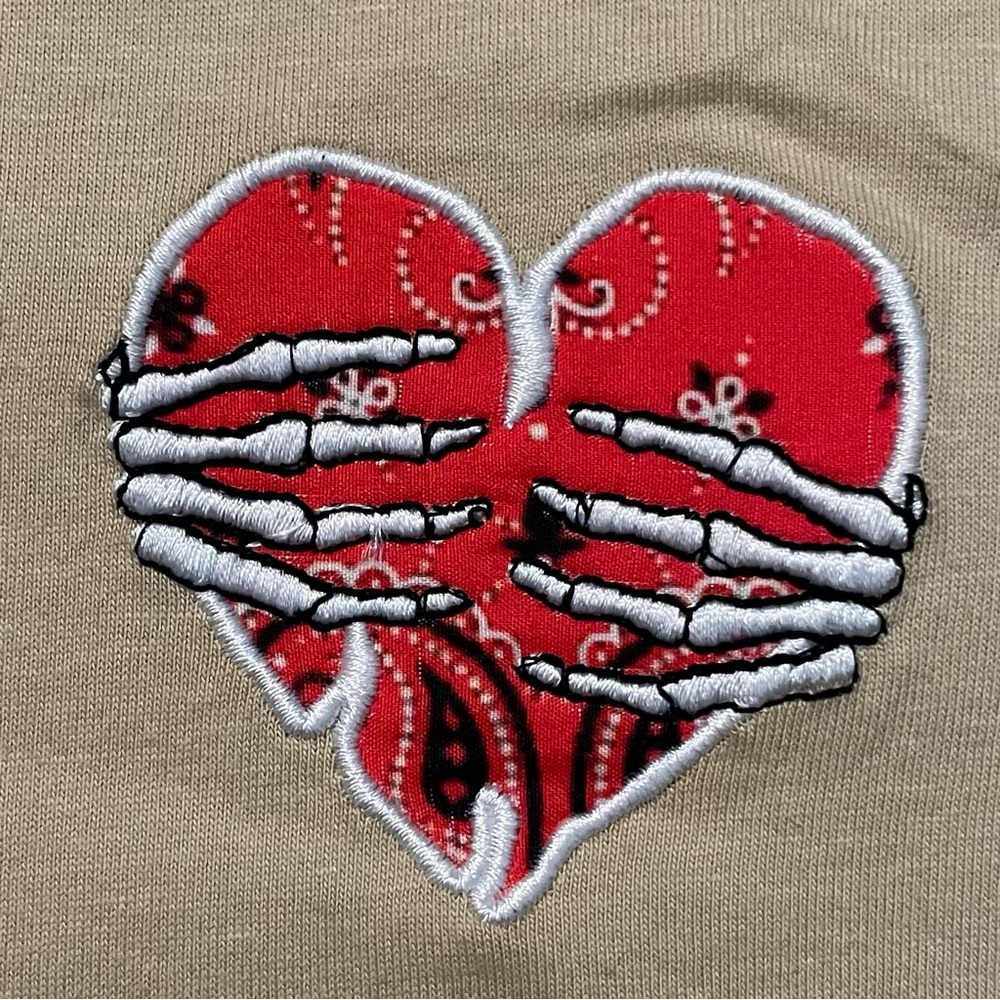 NWT Members Only Gold Beige Tee with Red Heart Large - Picture 3 of 7